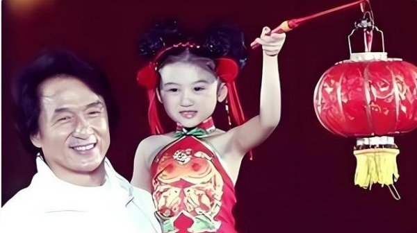 华融配资 6岁上春晚的小女孩被骂长残,消失9年后她的生活让人意外