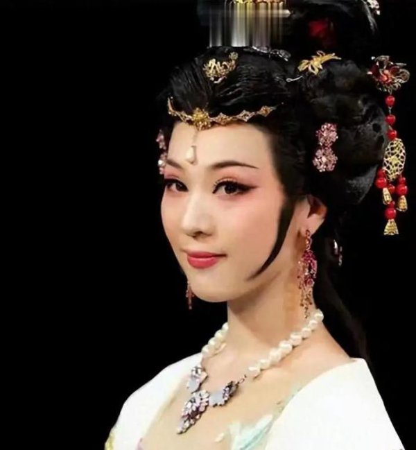 维嘉优配 李旭丹拿下红楼梦选秀冠军却拒演，转身嫁给王汝刚儿子